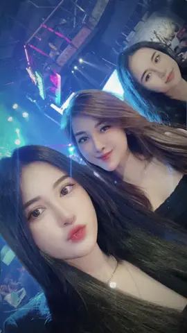 Mấy khi chị em gặp nhau
