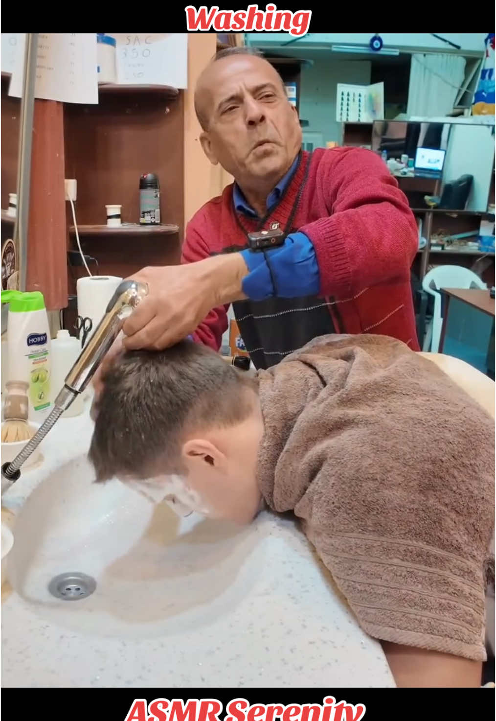 Full Hair Wash #unintentionalasmr #asmr #barber #asmrbarber #turkishbarber #turkish #turkey🇹🇷 #hair #hairwash #hairwashday #hairwashroutine #hairwashasmr #professional #calm #relaxing #asmrsounds #asmrvideo #asmrtiktoks #english 