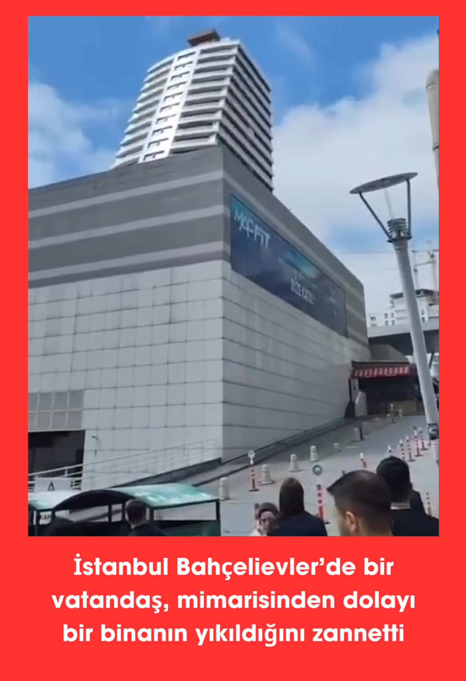 İstanbul Bahçelievler’de bir vatandaş, mimarisinden dolayı bir binanın yıkıldığını zannetti. #deprem #istanbul #keşfet 