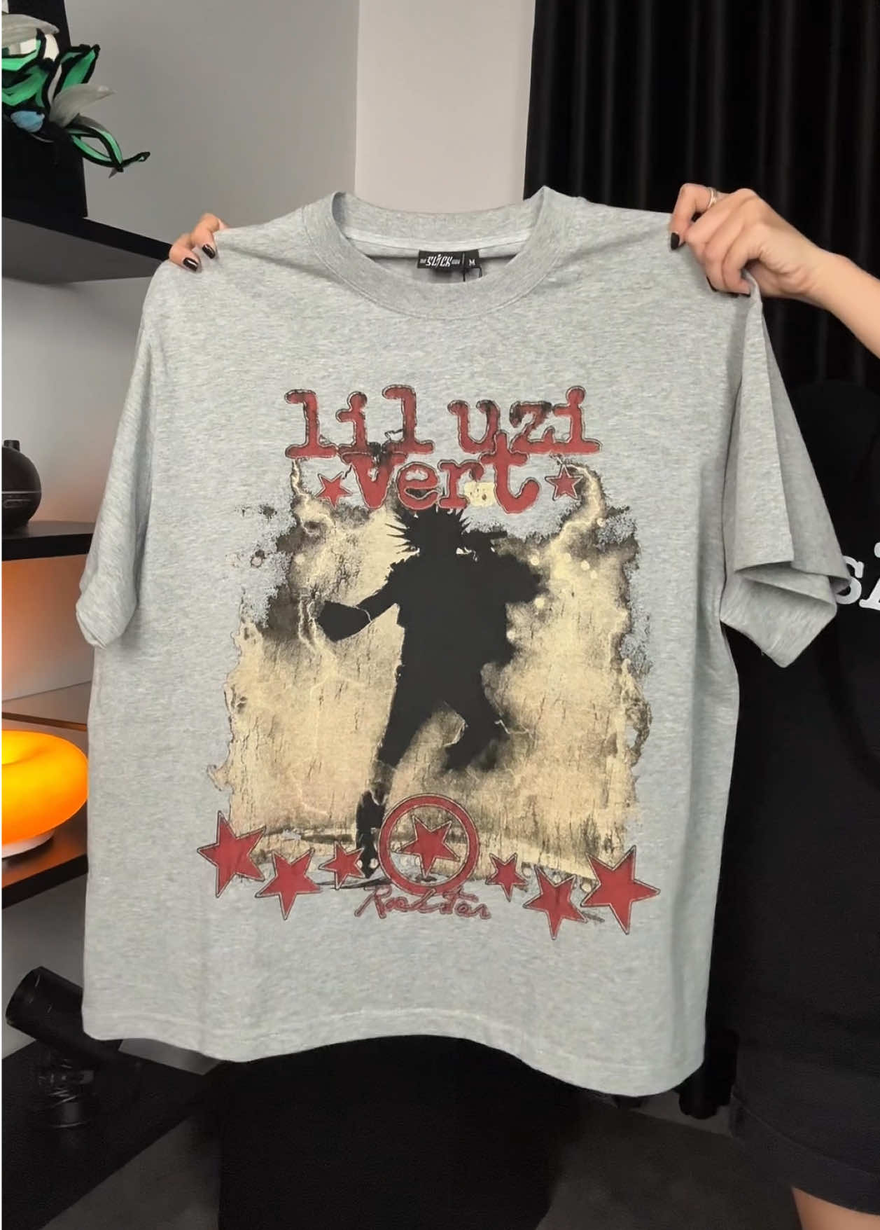 Không chỗ nào chê áo đẹp sẵn nên dễ phối đồ lắm á #outfit #OOTD #phoidoxinh #xuhuong #aothun 