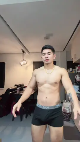 Checkout nyo na ung suot ko sa yellow basket my tatlong variant yan na color🥵#fyp #foryou #fy #fit #highlight #foryoupage #Fitness #body #hunk #gym #chest #abs #biceps #vline 