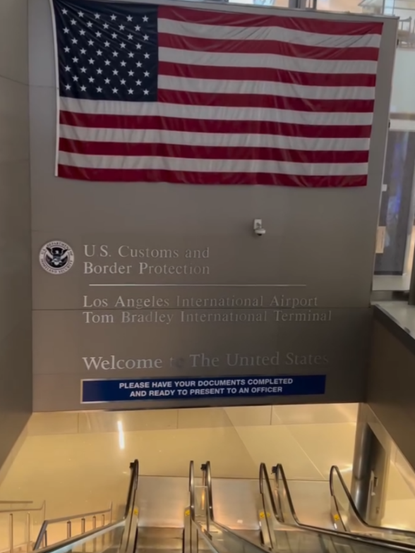 Discover the magic of Los Angeles 🇺🇲☺️❣️💫 #newyorkcity 🦋💫👀🤞🗽#nyc #newyork #newyorkcity #nyctiktok #nyclife #nycvibes #fypシ #sunset #nightview #1million #viralnyc #unfreezemyaccount 