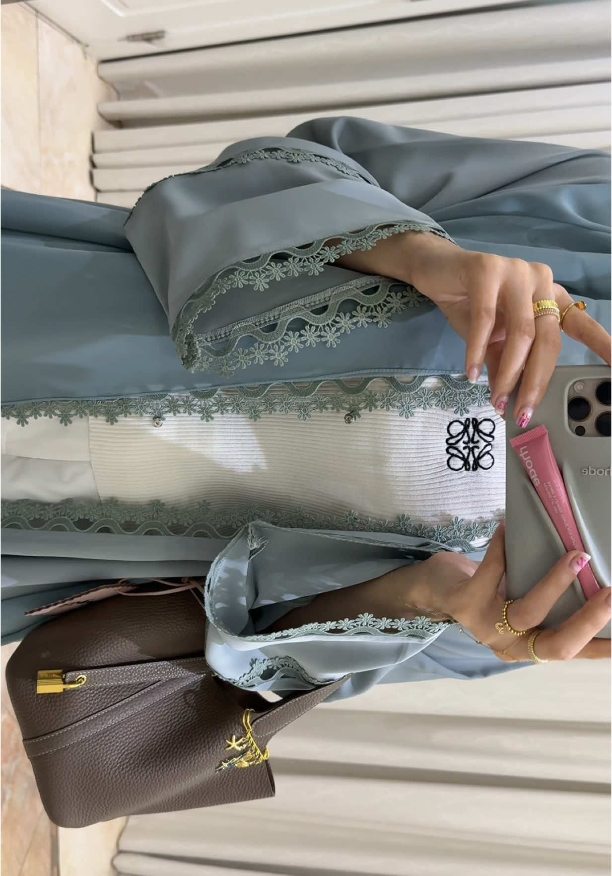 Chill weekend nights >>> Abaya : @sashaa 🌟  #bagcharms #الشعب_الصيني_ماله_حل😂😂 #alopilatesmatcha #viral_fypシ #fyp 