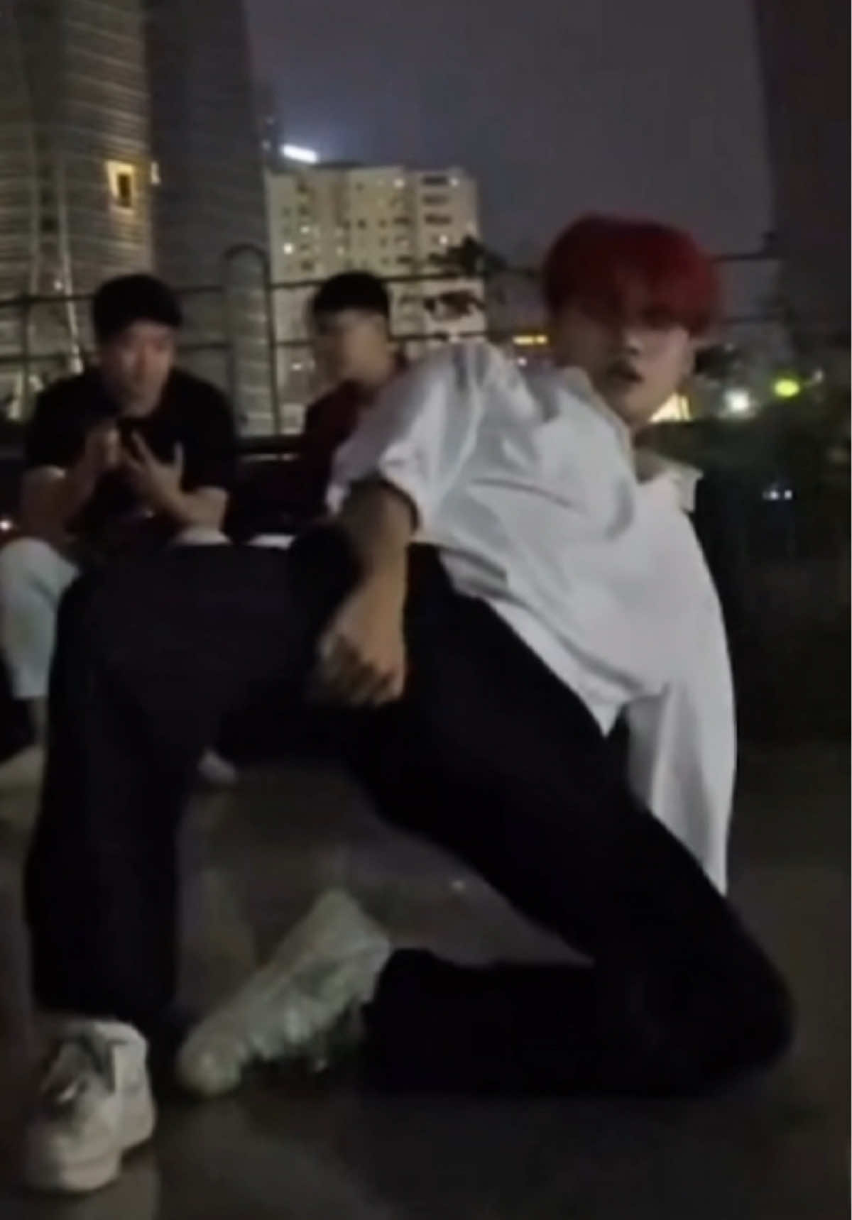 Duy nhất 1 shot nhảy đúng nhưng là shot lỗi nhạc nhưng bài thích quá không chịu được nên ngựa ngựa cứ up ???