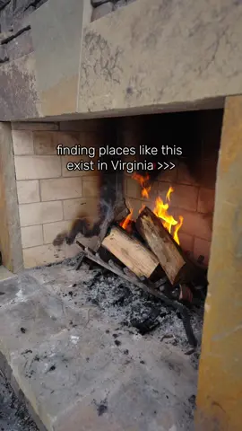 Finding places like this exist in Virginia >>> 🤩 Tag your travel partner! 👇 🏷 . . . #shenandoahvalleyva #aframeliving #airbnbcabin #virginia #airbnb #cozycabin #aframecabin #dmv #shenandoah #shenandoahvalley #aframe 