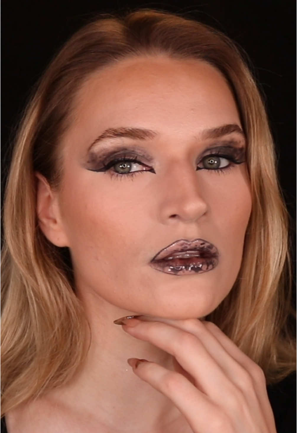 Lace Makeup look Transition 🖤 #makeuptransition #lacemakeup #editorialmakeup #makeupinspo #statementmakeup #boldbeauty