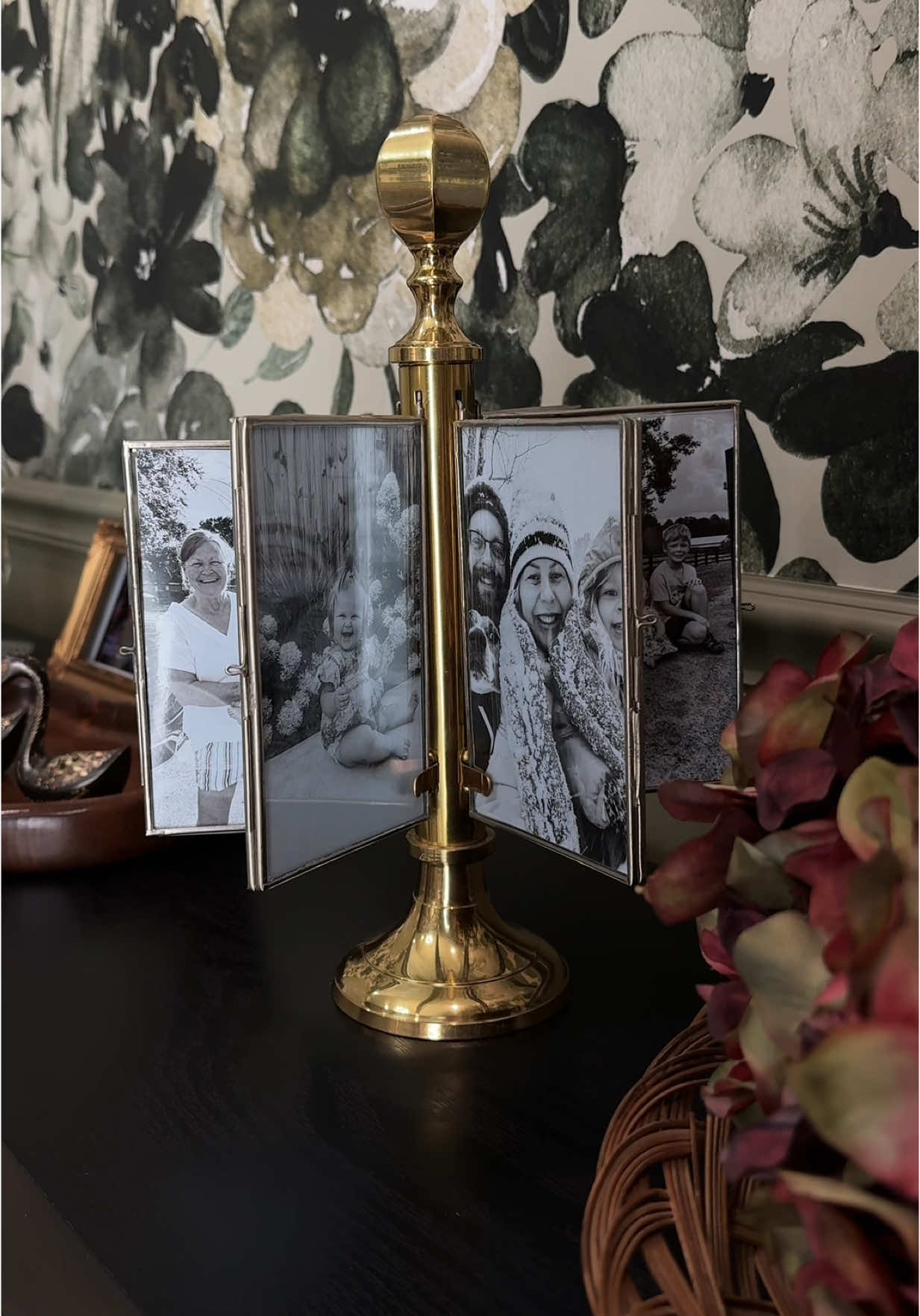 Favorite vintage find!! I’ve been wanting to display more photos around the house and this beauty holds 12 photos. It was only $18 from my local antique store and I am absolutely obsessed with this secondhand find.