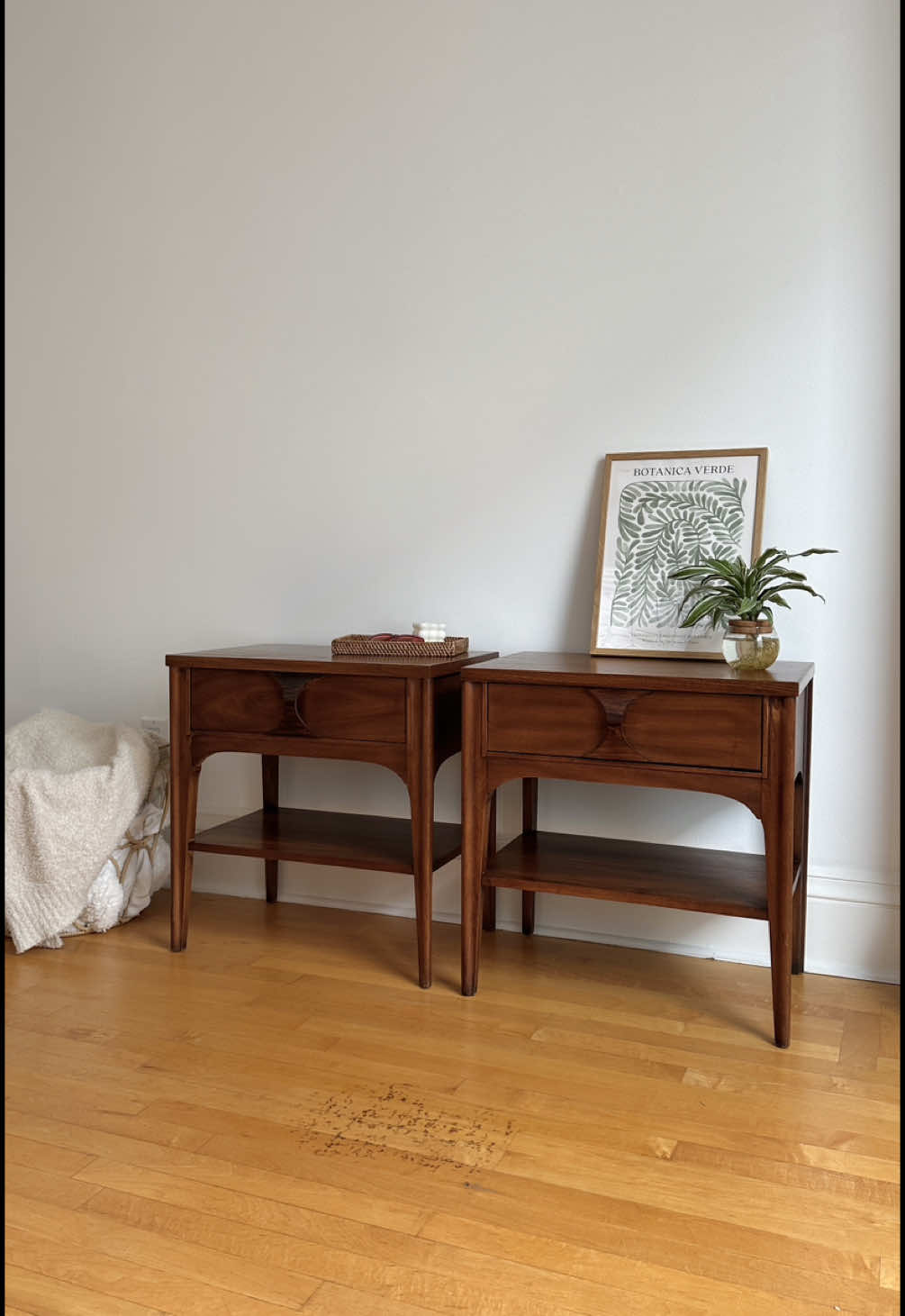 Best FBMP find yet?? 👀😍 These Kent Coffey Perspecta nightstands I scored are ✨perfection✨ Truly such a lucky find and a quick flip! Now how much should I list them for 👀 #mcmfurniture #mcmnightstands #kentcoffey #fbmpfinds