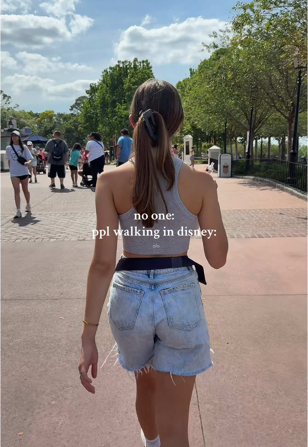 When in Disney 😃 🏰🐭🎠🎆 🏰₊˚⊹♡🎡🎢 🧸🏰💌🎠🪩 ✨#disneyworld #disneyland #disneyadult 