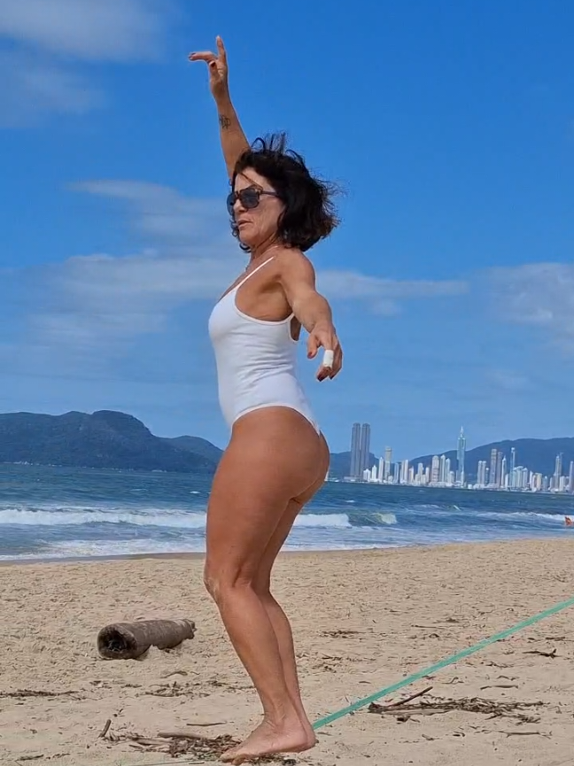 filma isso produção! #sol #mar #ceuazul #slackline #praia #positividade #natureza #fyp #foryoupage #tik_tok   