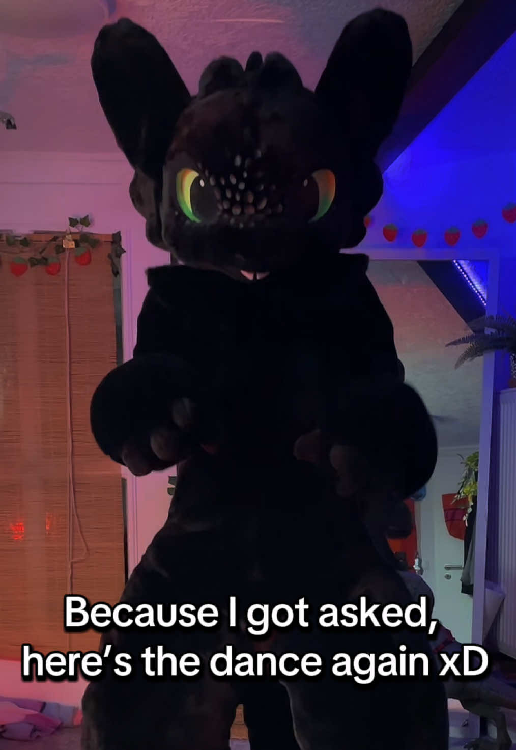 One more time😌 #furry #fursuit #fursona #kemono #kemonofurry #copslay #friends #kemonosuit #fursuitmaker  #kemonoheadbase #germanfursuitmaker #headbase #kemonoheadbase #foambase  #toothless #toothlesscosplay #httyd #dragons #ohnezahn #ohnezahnkostüm #howtotrainyourdragon #drachenzähmenleichtgemacht #toothlessdance 