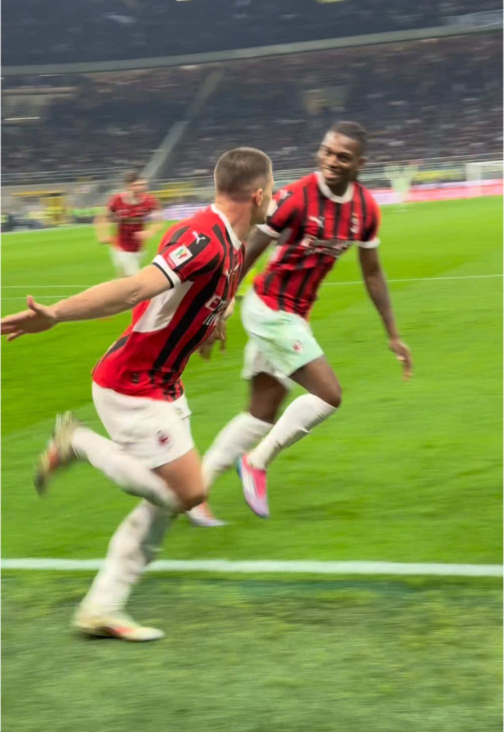 Jovic scores again! 🔥❤️🖤 #acmilan #coppaitalia #intermilan #jovic #lukajovic 
