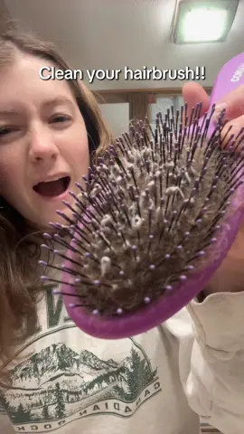 No more greasy hair #marketing #tiktokfinds #hairbrush #haircare #curlyhair #mold #hairproblems 