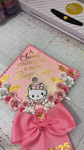 HELLO KITTY GRAD CAP TOPPER 😍 #LIVEhighlights #TikTokLIVE #LIVE #gradcaptopper #captopper #fyp #parati #creatorsearchinsights 