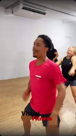 Aula coletivas e cheias de energia: TEMOOOSSS!!! 🔥🔥🔥🔥 Vem fazer parte do nosso time! #vemserVF #visual #Fitness #fitdanc