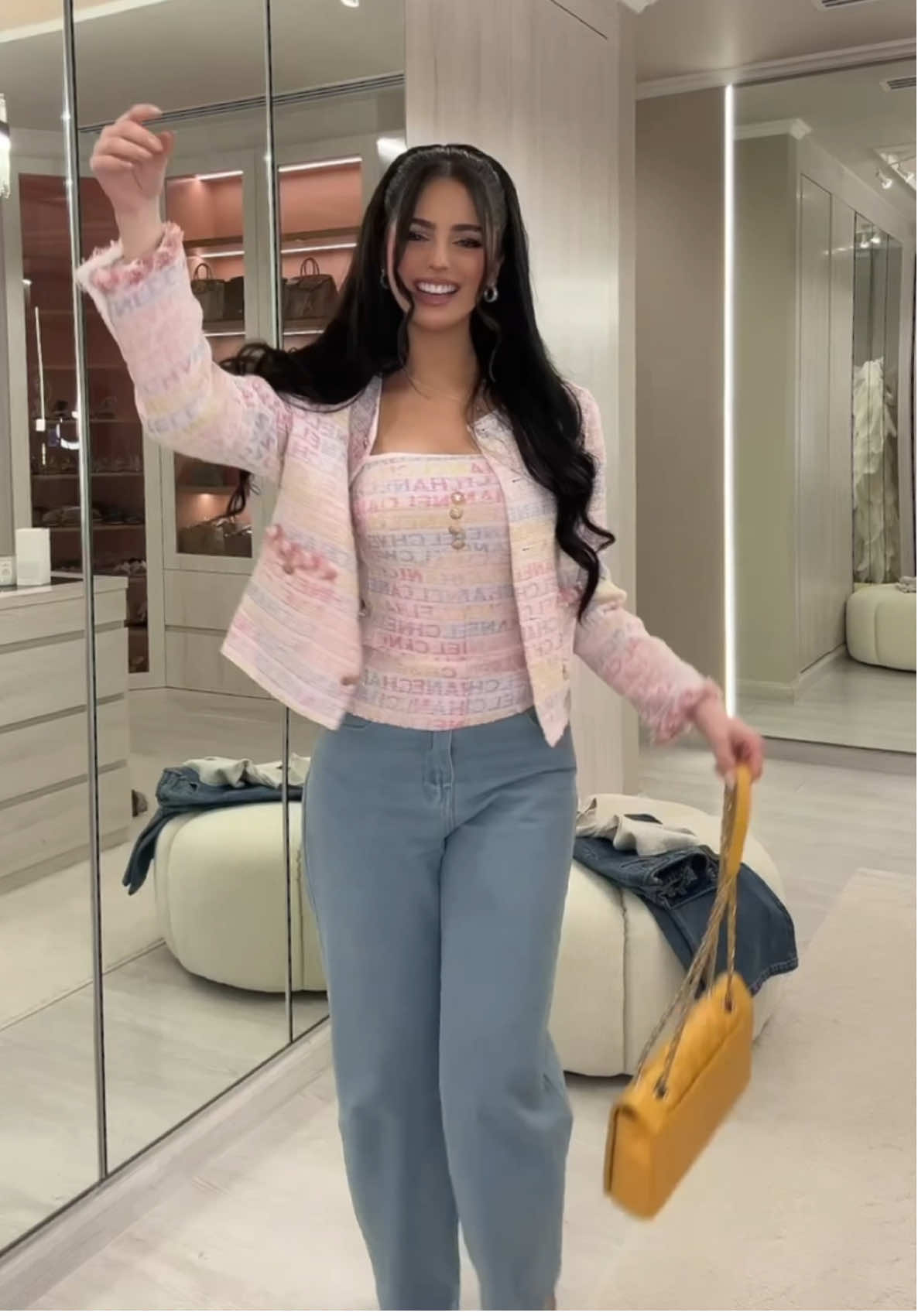 تلاحظون الفرق فيني هني؟ 🧐