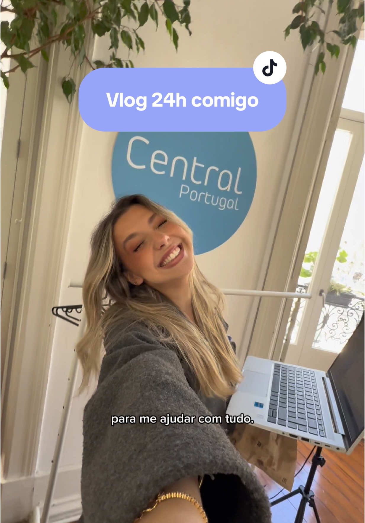 Pub Dias corridos precisam de produtos duradouros e, por isso, experimentei os novos Super Stay Teddy Tint da @Maybelline NY 💋Podes usar tanto de forma subtil, esfumado, ou mais chamativo. Sobreviveram impecáveis ao dia, por isso, estão mais que aprovados 🌈🫂 #TeddyTint #MaybellinePortugal #Maybelline #viralmakeup