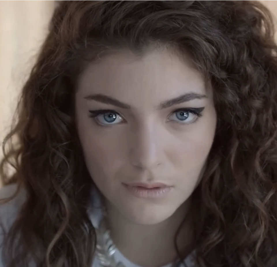 TUMBLR. #lanadelrey #lorde #fkatwigs #marina #mia #florencewelch #grimes #skyferreira 