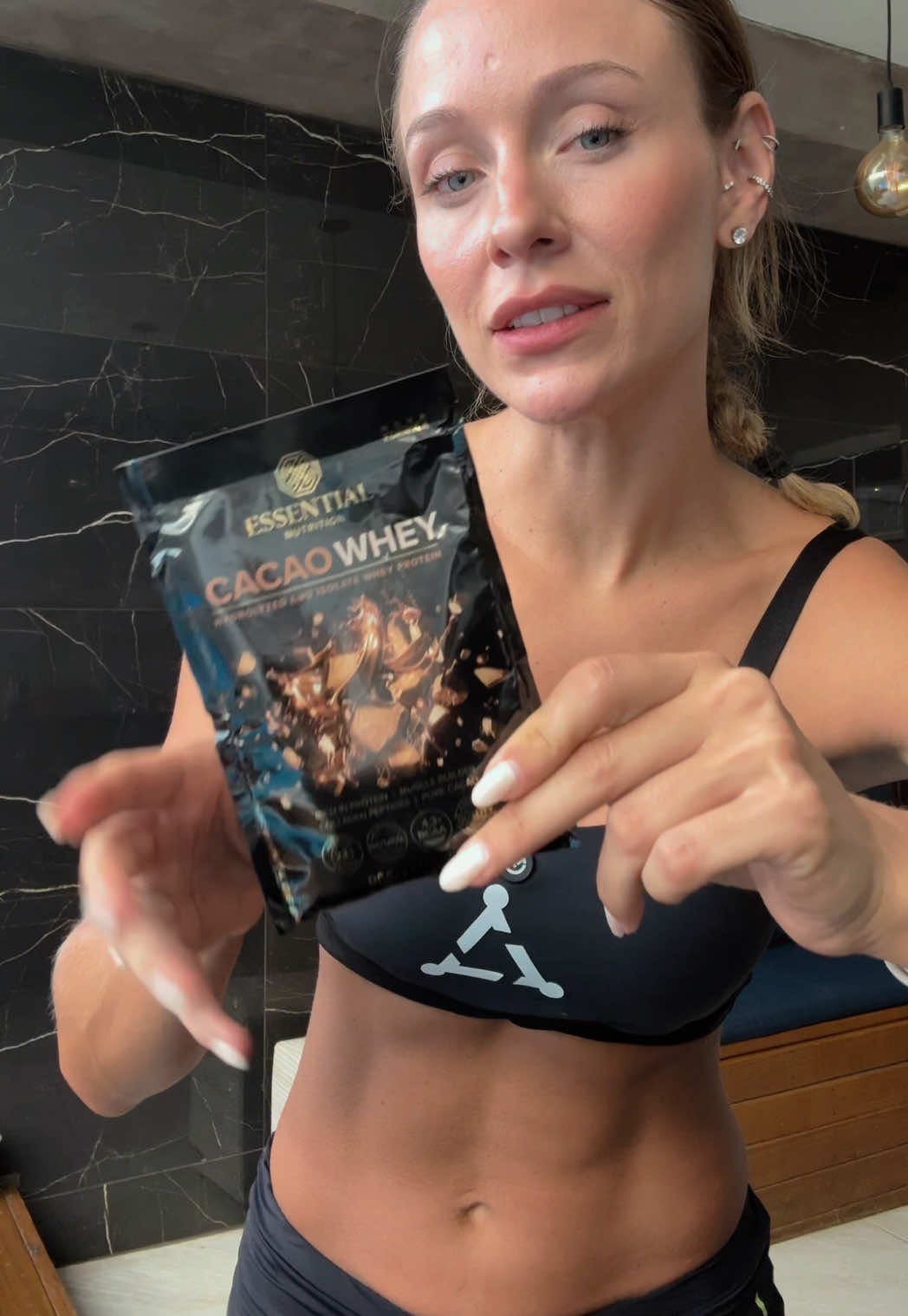 Whey protein de cacau da Essential  #whey #wheyprotein #wheyisolado #protein #proteina #suplemento #provandowhey #Fitness #fit #emagracer #emagrecimento #massamuscular #massamagra #essential