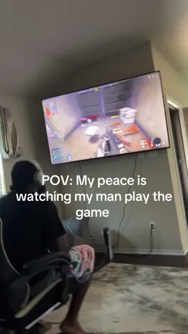 Who else love watching they man play the game 🤣🤣 #callofdutywarzone #GamerGirl #ilovewatchingmybfplayvideogames 