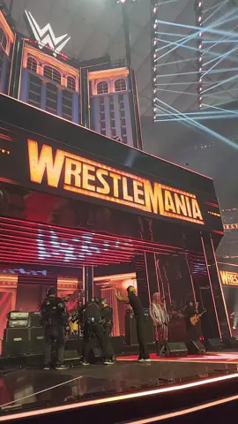 @WWE @CMpunk Wrestlemania entrance with Paul Heyman and Living Colour #WrestleMania #WWE 