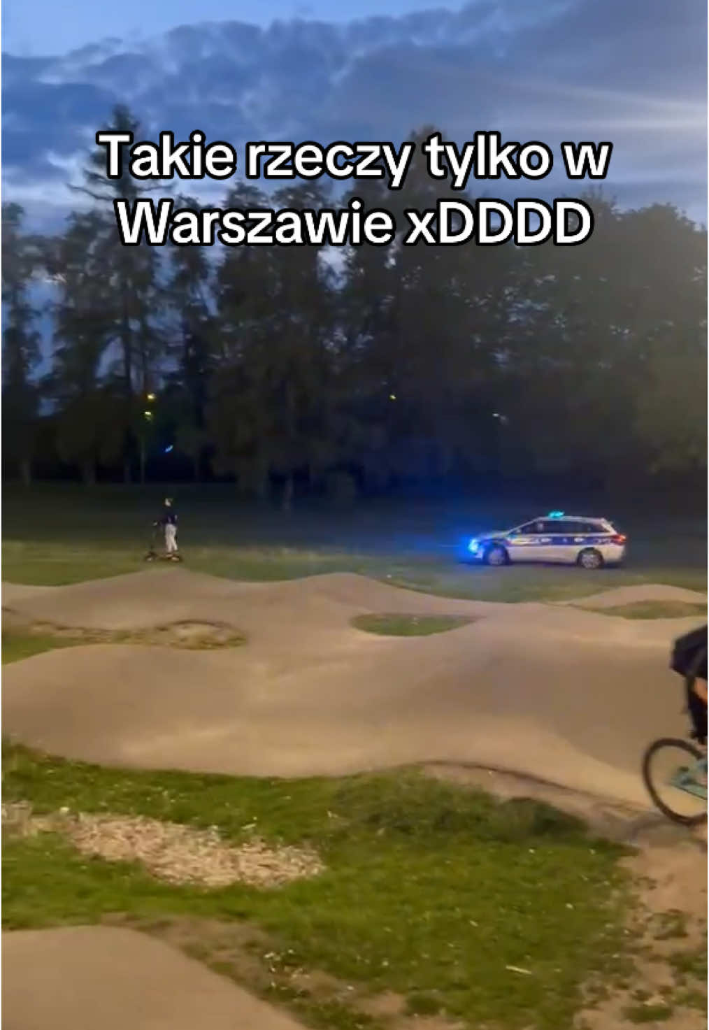 Czekam aż będzie w wiadomościach xDDD #dc #viral #policja #polska #warszawa #poscig #niebieskieswuatlo #hulajnoga 