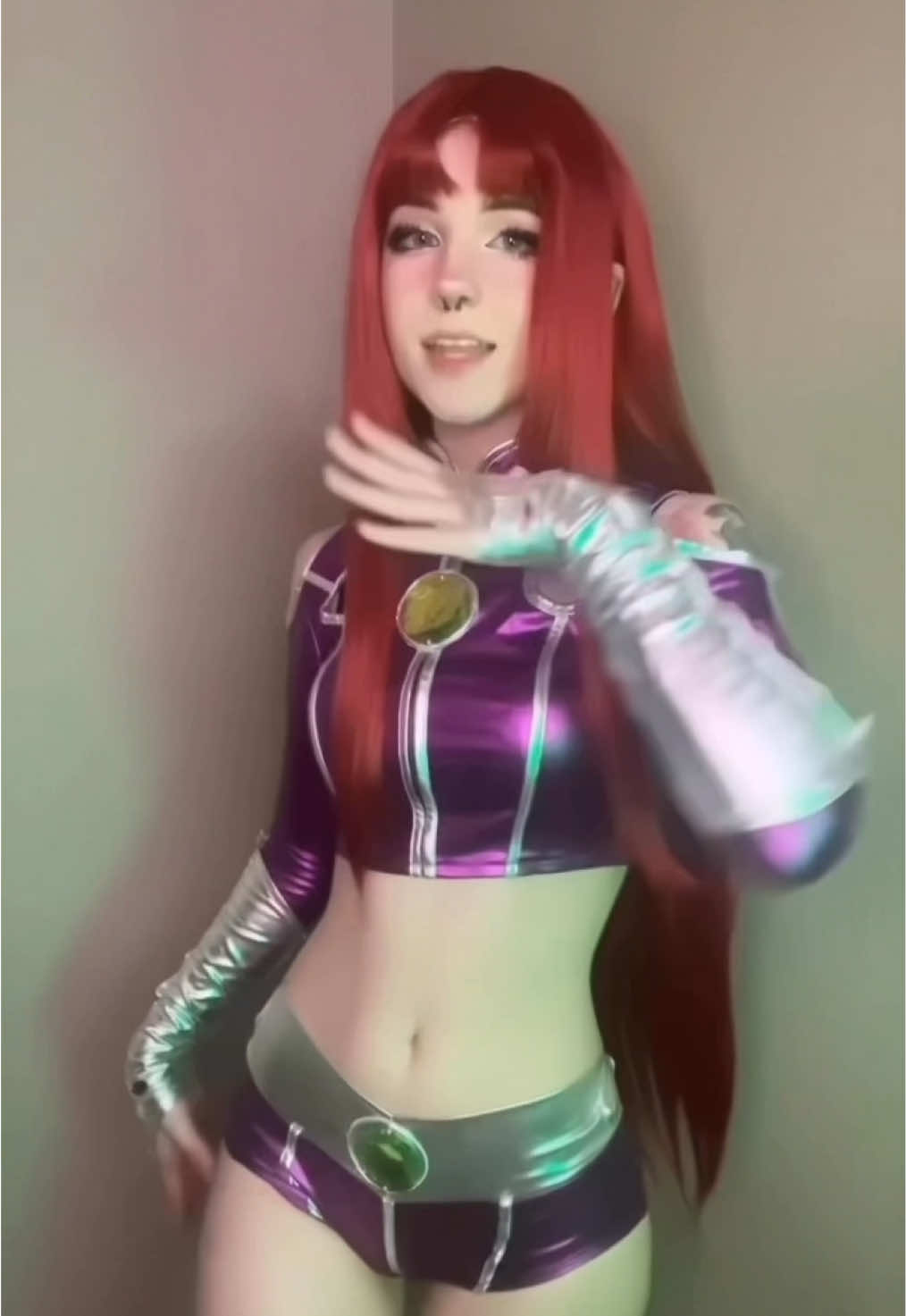 I need a higher quality wig for ms starfire.. u can see that dang wigcap poking out #teentitans #starfire 