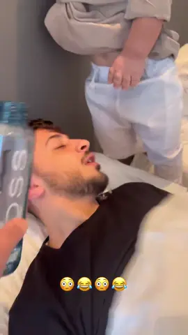 😂😂😂 funny prank #trandingvideo #prank #funnyprankvideos #viraltiktok #foryoupageofficiall #foryoupage #Arab 