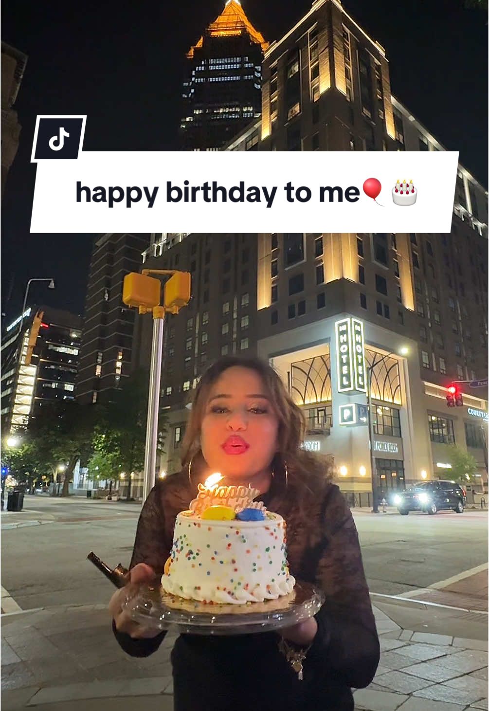 Not in New York 🤪 But it is my birthday 💜🎂  Dont ask how many times i almost dropped the cake😩 #birthday #anotheryearold #satc #birthdaygirl #birthdaycake #happybirthday 