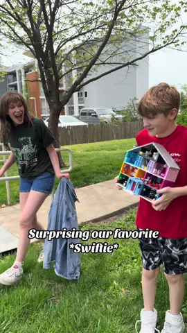 We surprised our favorite Swiftie with this Lover House building block set!  #tiktokshoprestock #ttslevelup #tiktokmademebuyit #TiktokShopAprilRestock #aprilmademebuyit #lover #loverhouse #swiftie #swifttok #buildingblocks #buildingtoy 