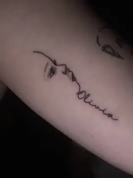 Tatuaje retrato lineal de la bebe de mi clienta🙏🏻👼🏻 #capcut #paratii #tatuajehijos #madreehija #ideadetatuaje #retratolineal #tatuajes #tattoo #pyf #bebe #fineline #amordemadre #tattooartist #limatattoo 