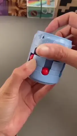 Momento relax! Confira Lata Fidget Toy Latinha Quebra Cabeça Giratória Cubo Anti Stress. Encontre na Shopee agora! Veja o link no Instagram  @amora_encantosemimos 