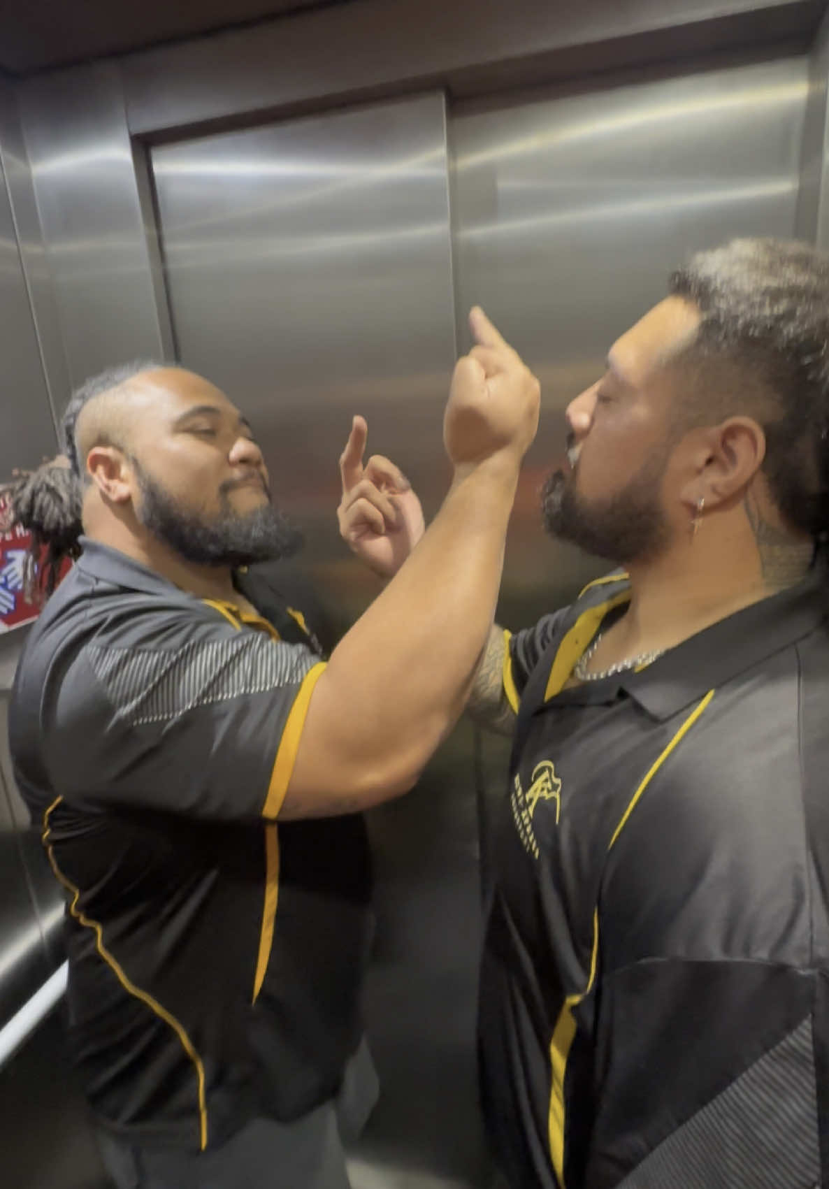 Ia gale the boys sacked it 😂 watch till the end 😂😂 #elevatorroulette #fahrstuhlroulette #fail @spendy_81 @Hutchyy 
