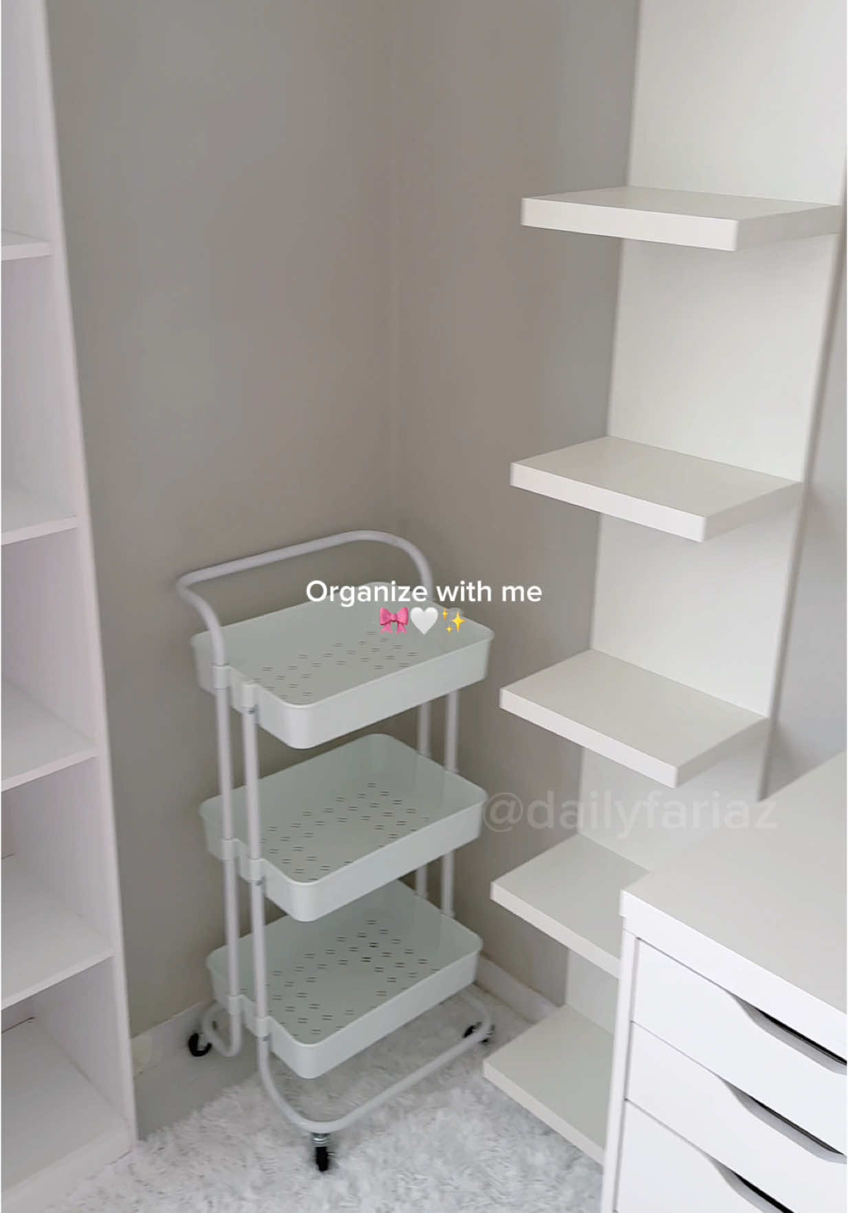 Organize my room with me 🎀🤍#asmrsounds #asmr #organizewithme #asmrorganizing  #satisfyingsounds #cleanwithme #vanity #skincare #beautyorganization #roomorganizing #daily 