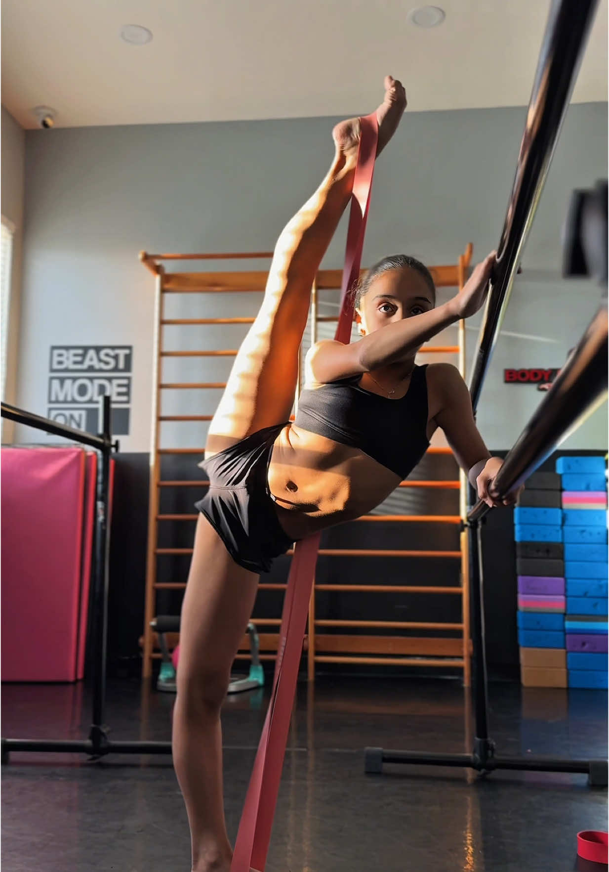 Back to the grind! I know I’ve been quiet on posting lately, but that doesn’t mean the work has stopped. In just the past two weeks, I’ve had the honor of training over 600 dancers—from Zoom to in-studio, the energy has been unreal. Watching these athletes push their limits and evolve—especially now that we’ve introduced center technique training—has been nothing short of inspiring. We’re not just stretching bodies—we’re elevating minds, mechanics, and mastery. ⠀ Let’s keep breaking limits and redefining what’s possible in this industry. ⠀ #BodytechMethod | #DancerDevelopment | #TechniqueMastery Flexibility | Strength | Center Control | Biomechanics ⠀ Stay focused. Stay limitless.