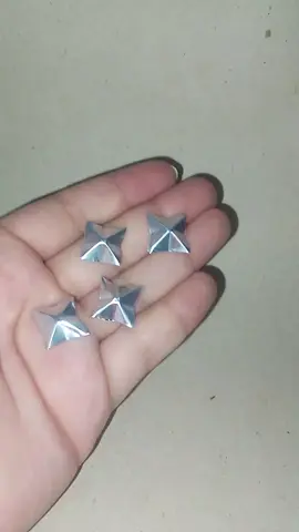 Ola, fakin tutorial pedido de picos pirámide 💋 #foryou #gothaccessories #diycrafts #DIY #gothic #fyp #DIYAccessories #antifastfashion #handmade #foryoupage #punk #alternative #punkrock #craft 