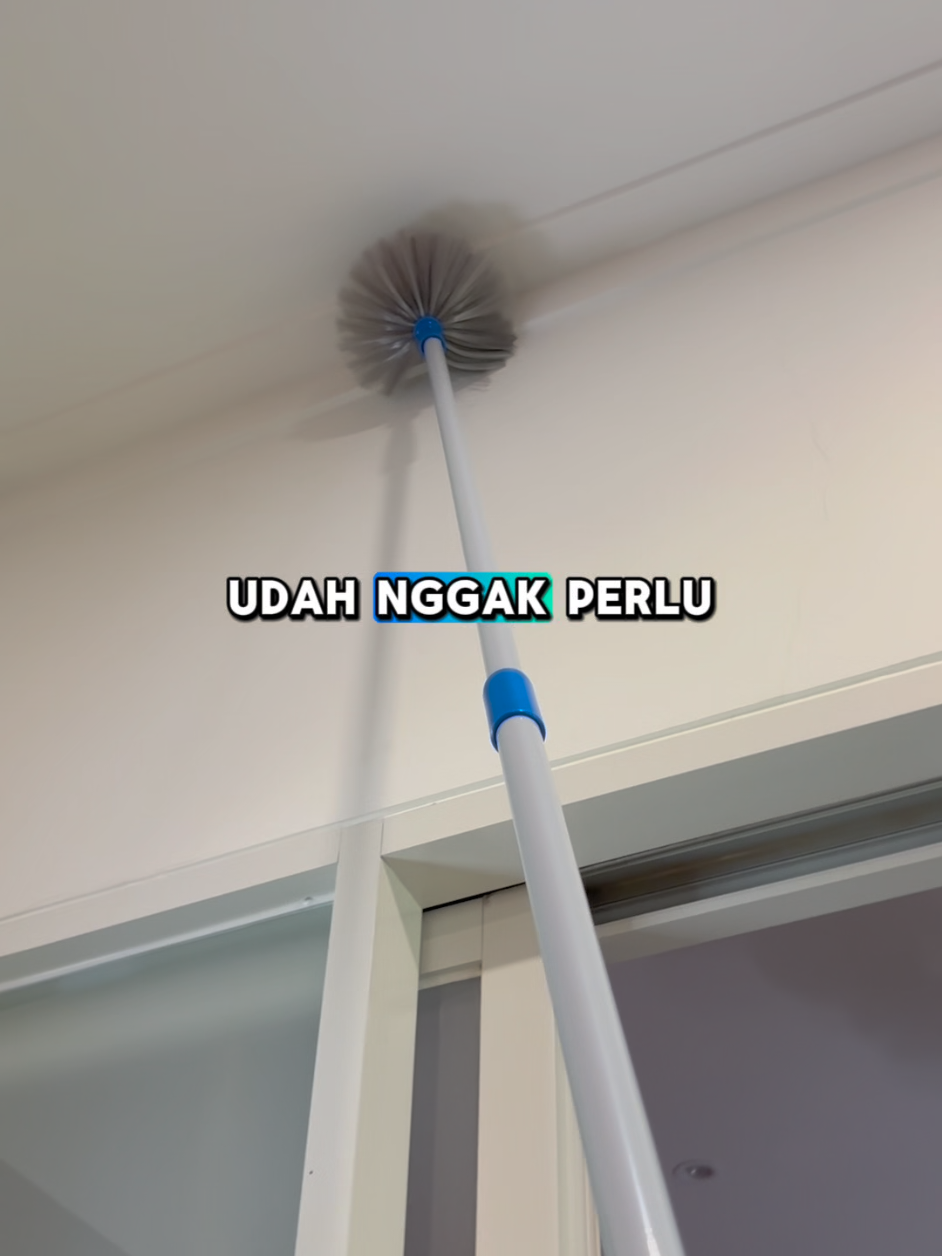 bersih bersih plafon rumah sekarang jadi gampang gak perlu pakai tangga #sapuplafon #ceilingduster #sapusawang 