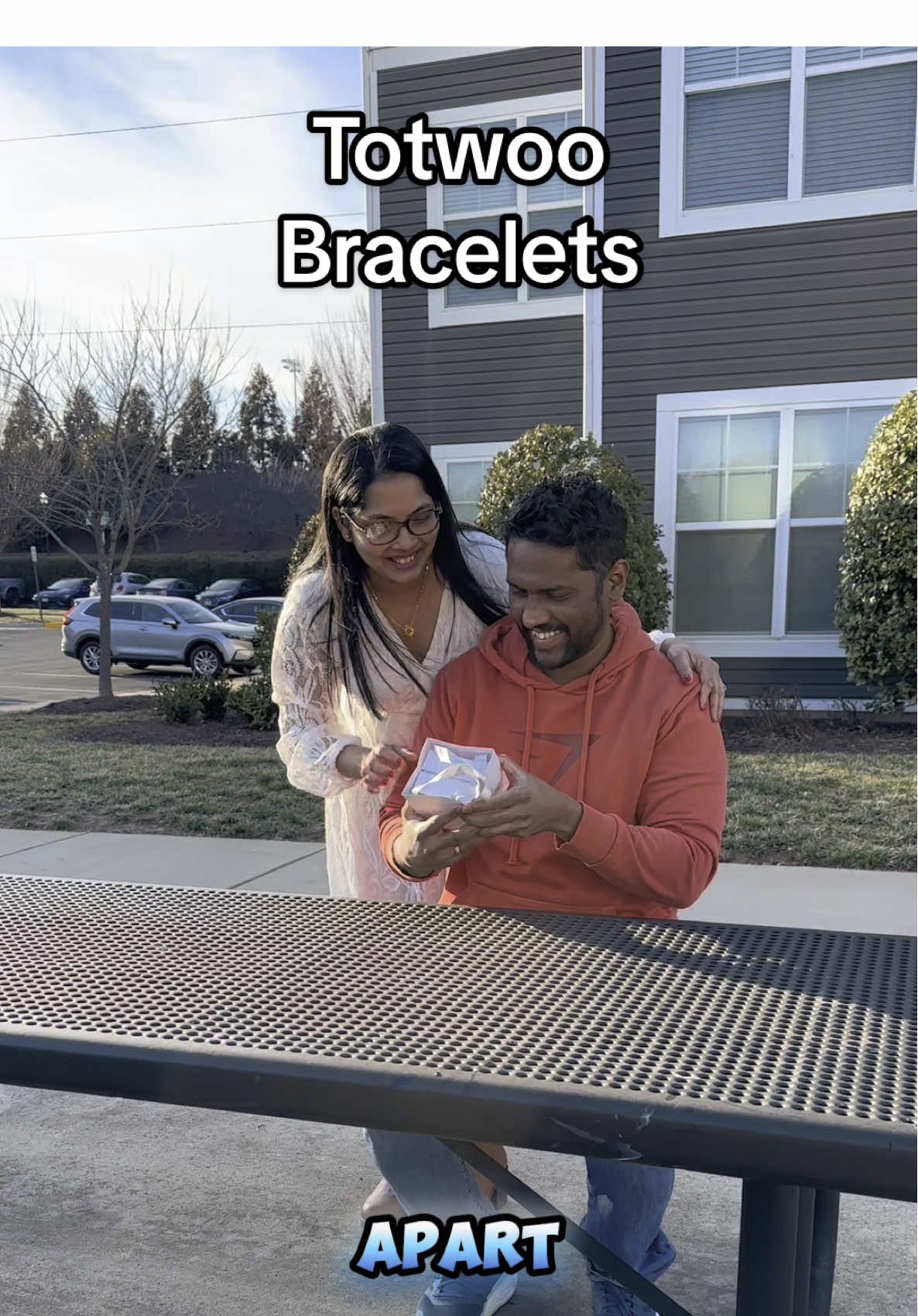 Connected by love, no matter the distance — Totwoo couple bracelets. @totwoo Jewelry  #totwoo #totwoobracelets #totwoolongdistancebracelets #totwooconncettolove 