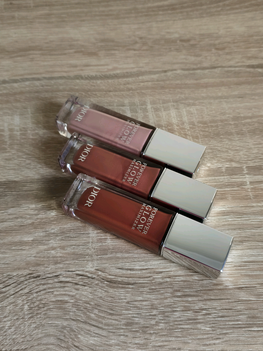 Swatching @Diorbeauty Forever Glow Maximizer in three shades.  Which one is your favorite? #makeup #bridalmakeup #makeupswatches #makeuptutorial #phillymakeupartist 