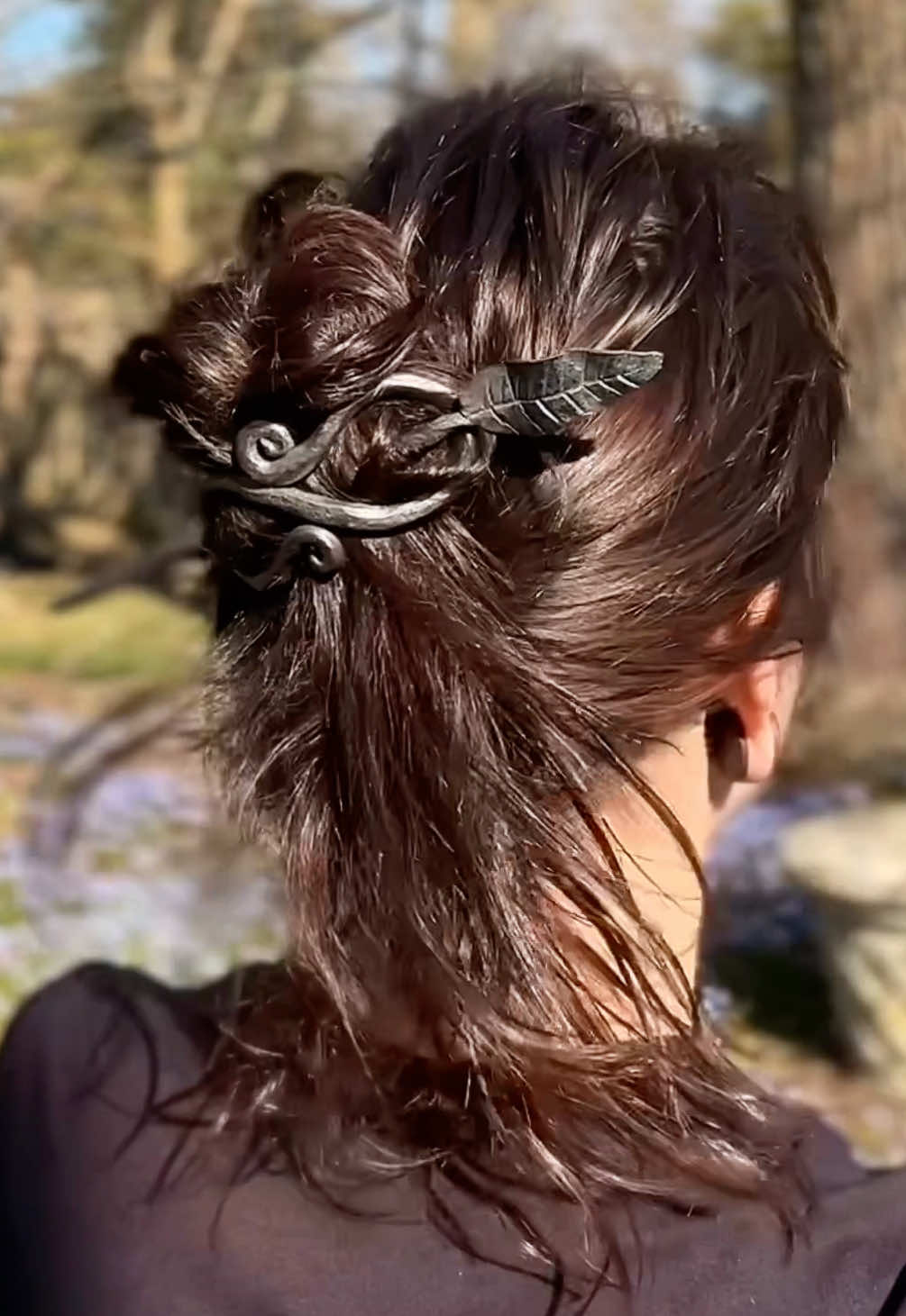 My first hair pin! What a fun little project, perfect for some detailed hammer control practice🔥  If you like seeing my work, please consider sending a TikTok gift or checking out my website! Y’all know I need a bigger anvil 🫡 just kidding, but the support would mean the world to me! Thanks for being here. #blacksmith#farrier#blacksmithing#womenwhoblacksmith#womenintrades#hairstyle#hairpin#forge#handmade#satisfying#asmr#metalart 