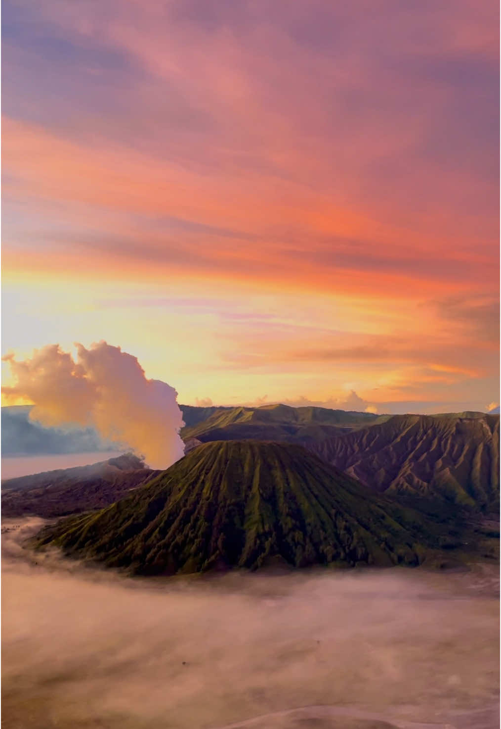 berkali kali ke sini,tapi ga pernah bosen liat cantik nya bromo🥹🫶🏼 #bromomountain #sunrise 