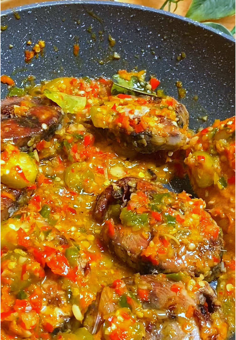 Menu Sederhana Rumahan hari ini Ikan Tongkol Sambal Belimbing Wuluh wajib cobain enak bangeet .. yang mau samaaan wajan anti lengket nya boleh yaaa klik keranjang kuning   #masakanjawatimur #resepsimpletiktok #masakanrumah #resepmasakan #ikantongkol #reseprumahan #resepsimple #menusimple #masakanindonesia #idejualan #bekalsuami #idebekal #masakansimple #masakdailyeka @LESTARI SINAR STORE 