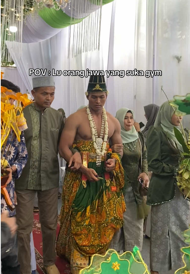 Yang penting otot 🔥 #gymmotivation #gymrat #fyp #jawapride #gym #fypツ 