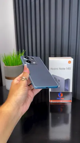 🔥ALERTA LANÇAMENTO 🚀  O Xiaomi Redmi Note 14S se destaca por sua câmera de alta resolução e desempenho equilibrado. Especificações Técnicas: 	•	Tela: AMOLED 	•	Processador: MediaTek Helio G99 Ultra 	•	Câmeras: Principal de 200 MP. Selfie de 16 MP 	•	Bateria: 5000 mAh com carregamento rápido de 67W, capaz de carregar 50% em 16 minutos e 100% em 46 minutos.  	•	Sistema Operacional: Android 15 com interface HyperOS.  	•	Resistência IP64 contra poeira e respingos de água.  	•	Entrada para fone de ouvido de 3,5 mm e alto-falantes estéreo. O Redmi Note 14S está disponível aqui na FGM Shop 💜🩵🖤 #note14s #xiaomi #xiaomibh