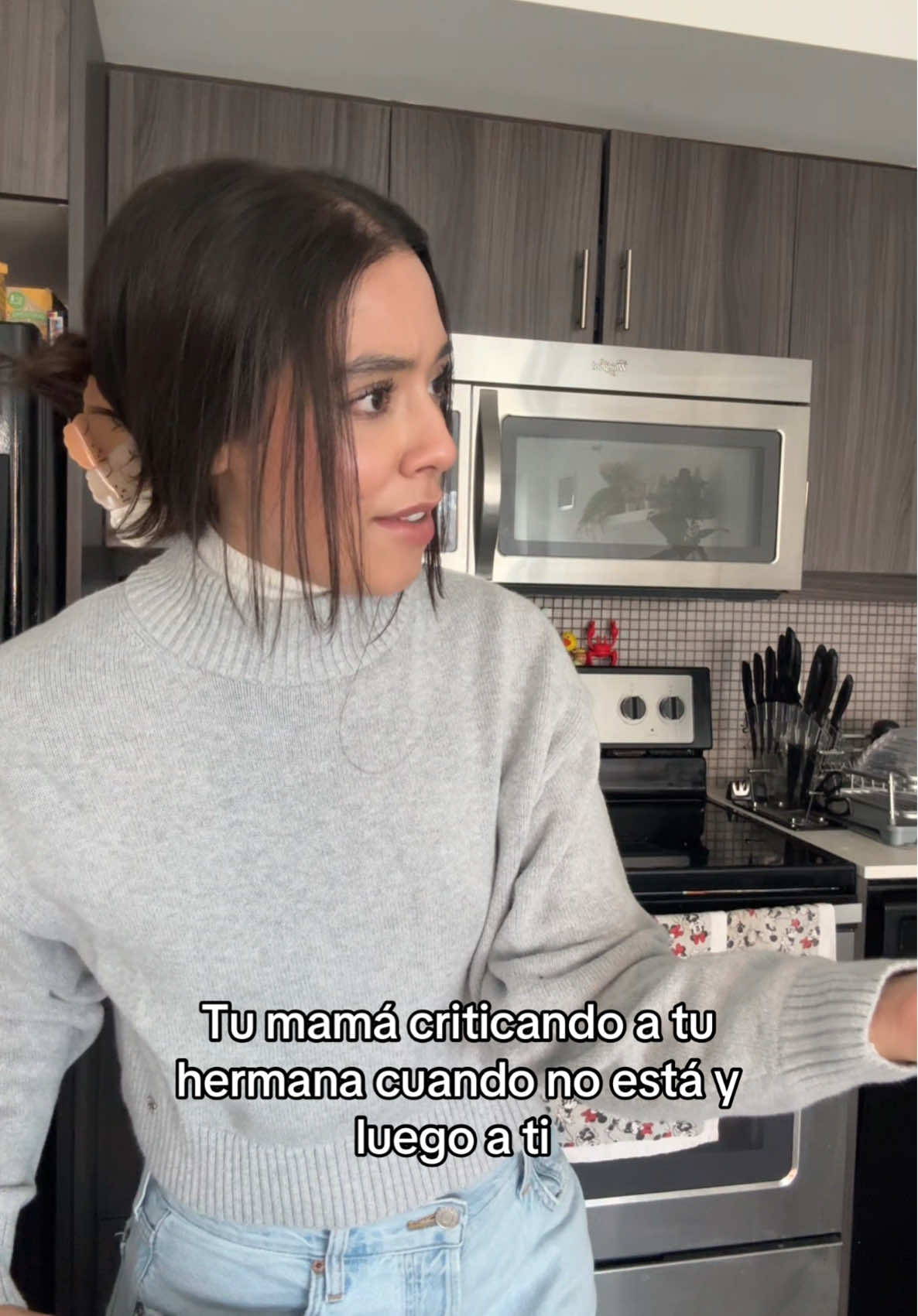 Criticando a todo aquel que no está #humor #comedia #hermana #mamá 