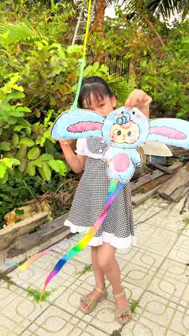 Tiền có thể mua được rất là nhiều thứ, Nhưng mà tuổi thơ của con qua đi rồi thì không có tiền nào mà mua lại được đúng ko nè?  @E@EmNhiLongAn@E@EmNhiLongAn@E@EmNhiLongAne#emnhilongan