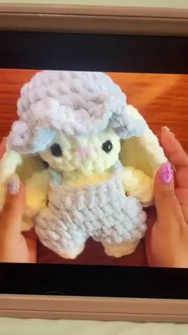 Está bien feo pero lo amo jajajajs🧶. #crochet #amigurumi #crochetfails 