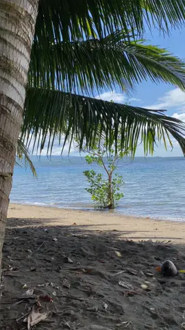 Takas muna saglit🌱#chill #peaceofmind #freshair #padagat #takas #hangin #pov #pahangin #dagat #view ##fyp #fypage 
