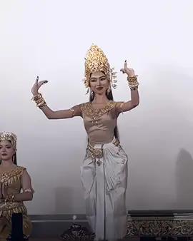 ថ្ងៃណាមួយខ្ញុំនិងសម្រេចក្ដីស្រម៉ៃមួយនេះឲបាន🤗💖#របាំខ្មែរ #khmerclassicaldance #khmerculture 