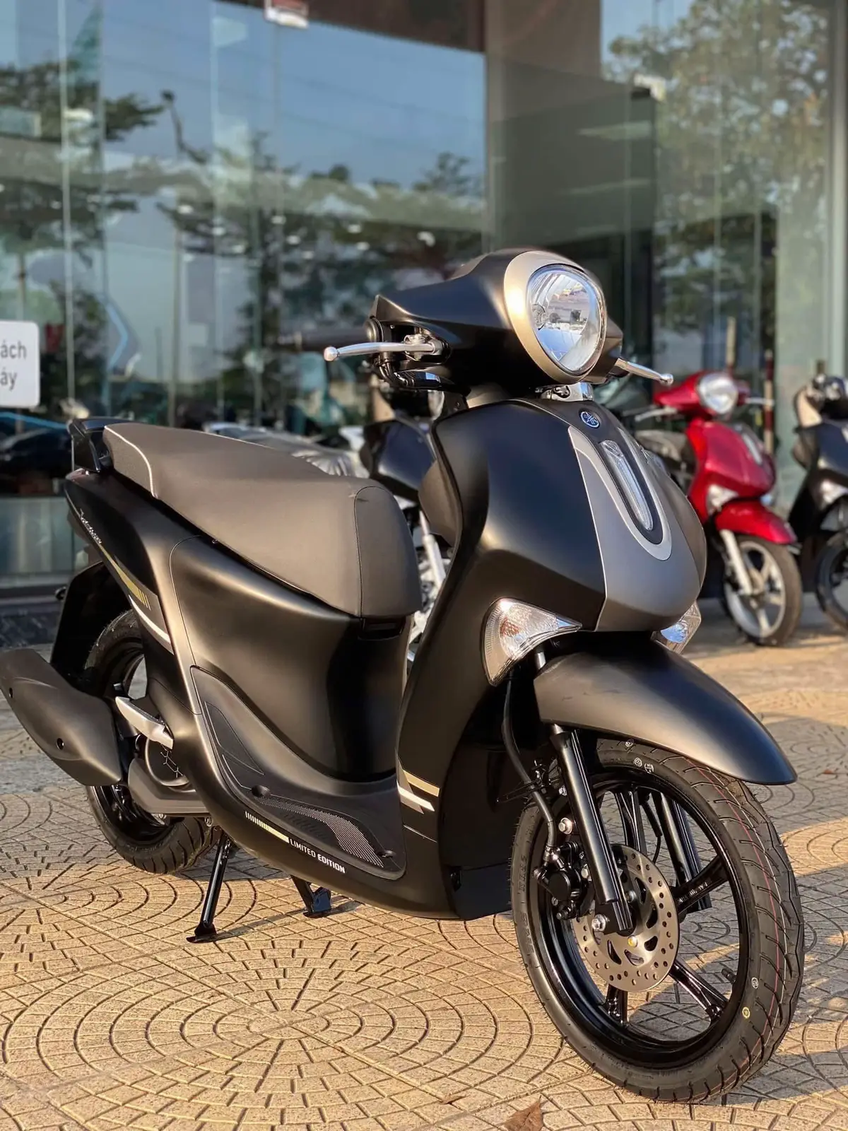 ✨ RA MẮT SIÊU PHẨM YAMAHA JANUS 2025 – ĐỈNH CAO THỜI THƯỢNG ✨ 🌟 Yamaha Janus 2025 chính thức lộ diện với thiết kế hoàn toàn mới, sang trọng, hiện đại và đậm chất cá nhân. Đây không chỉ là một chiếc xe, mà còn là người bạn đồng hành lý tưởng dành cho bạn! 💎 Điểm nổi bật của Janus 2025: 🔰Thiết kế thời thượng: Đường nét mềm mại, màu sắc đa dạng, phù hợp với mọi phong cách. 🔰Công nghệ tiên tiến: Động cơ Blue Core êm ái, tiết kiệm nhiên liệu vượt trội. 🔰Tiện nghi tối ưu: Cốp rộng, chìa khóa thông minh Smart Key, hệ thống Stop & Start hiện đại. Hãy nhanh tay sở hữu siêu phẩm này để vừa sành điệu vừa nhận quà khủng! 📍 Đến ngay Yamaha Town Hoàng Cầu gần nhất để trải nghiệm và rinh xe về nhà nhé! ✨ Yamaha Janus 2025 – Xe đẹp, quà mê, đừng bỏ lỡ! ✨ 🎁🎁 XE MÁY HOÀNG CẦU - BẠN ĐƯỜNG TIN CẬY🎁🎁  #Yamaha #XemayHoangCau #YamahaHoangCau #Phutungnhanhchong #Dichvutantam  ******************************************************   💗Thông tin liên hệ 💗 ❣ 𝐘𝐚𝐦𝐚𝐡𝐚 𝐓𝐨𝐰𝐧 𝐇𝐨𝐚̀𝐧𝐠 𝐂𝐚̂̀𝐮 𝟗 - 𝐓𝐚̂𝐧 𝐔𝐲𝐞̂𝐧 📌Số 6 Đường DT 746 - P. Khánh Bình - TP. Tân Uyên - Bình Dương ☎️ ĐT: 0989545002 (Mr. Cường) - 0981.547.039 (call/zalo)
